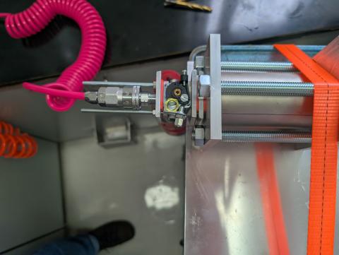 Hybrid rocket engine with injector and air feed line, viewed from above